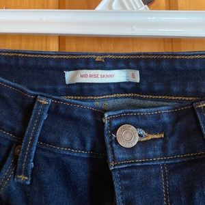 Mid rise Levi skinny jeans
